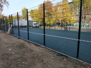 Забор на спортивную площадку 40 метров фото в Солнечногорске